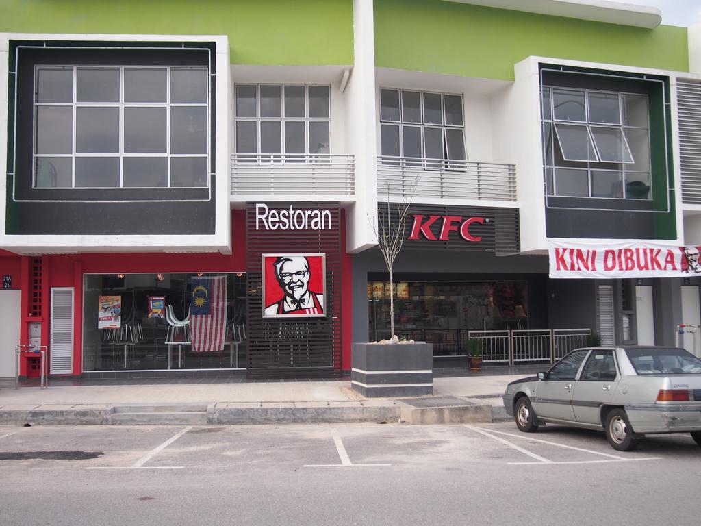 斯里貝客酒店 Bandar Baru Enstek 外观 照片